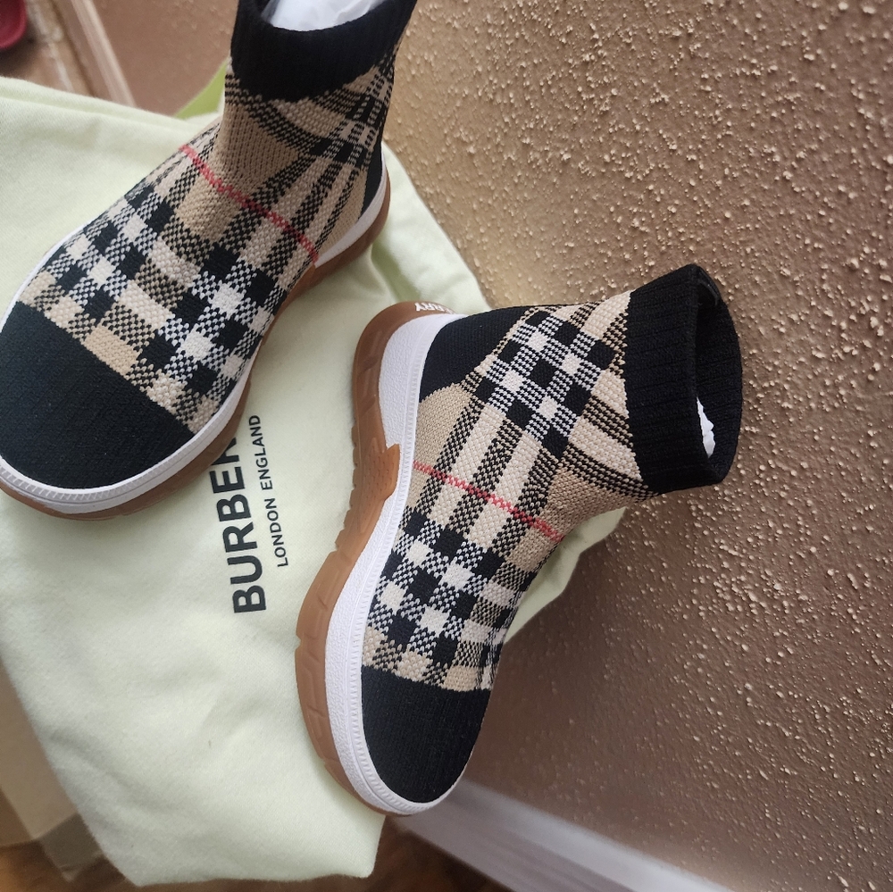 Burberry sneakers sock for toddler girl.